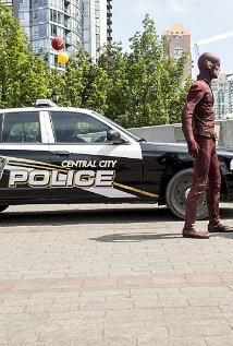Read more about the article The Flash Season 2 Episode 1 Review